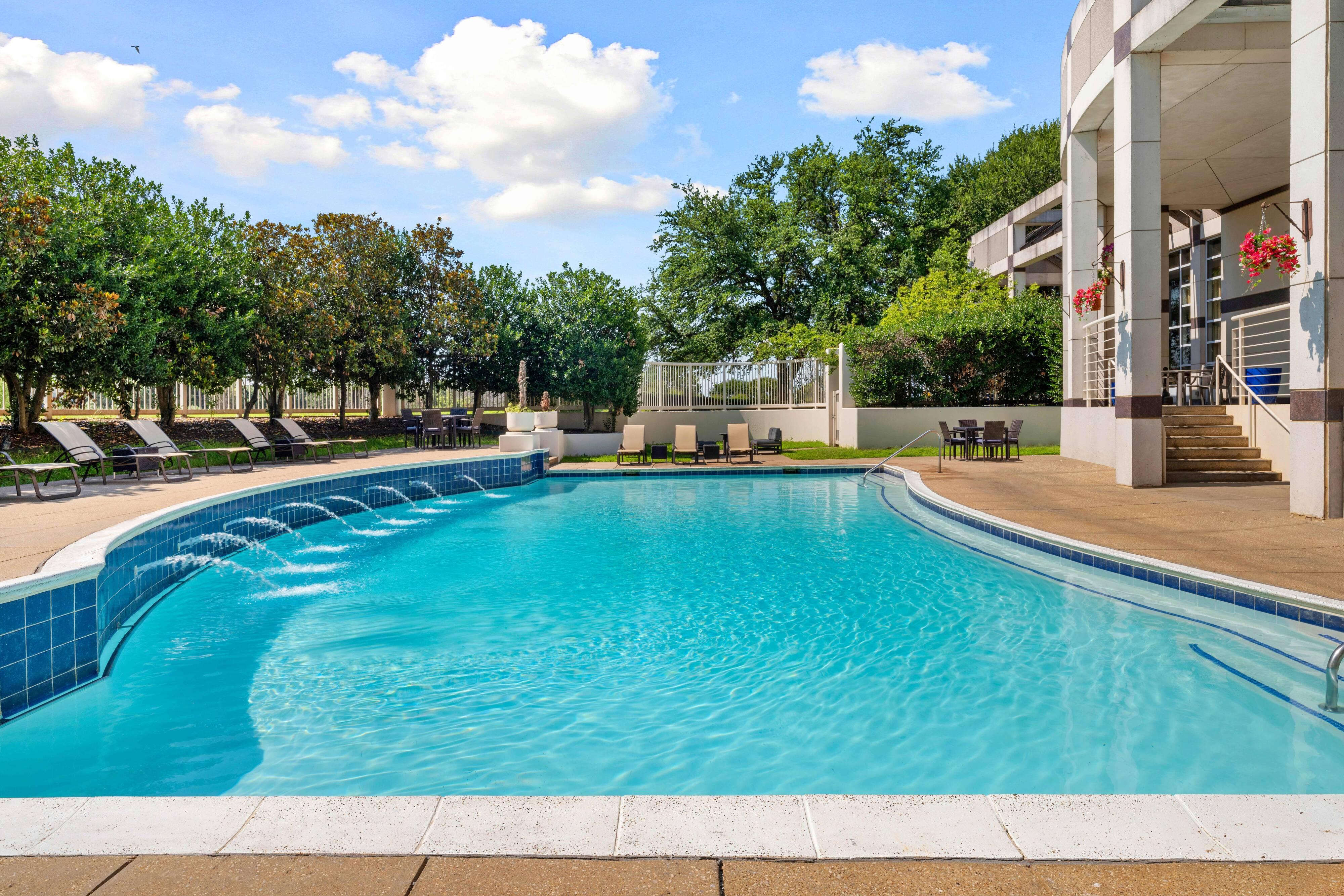Renaissance Dallas North Hotel Farmers Branch Exterior photo