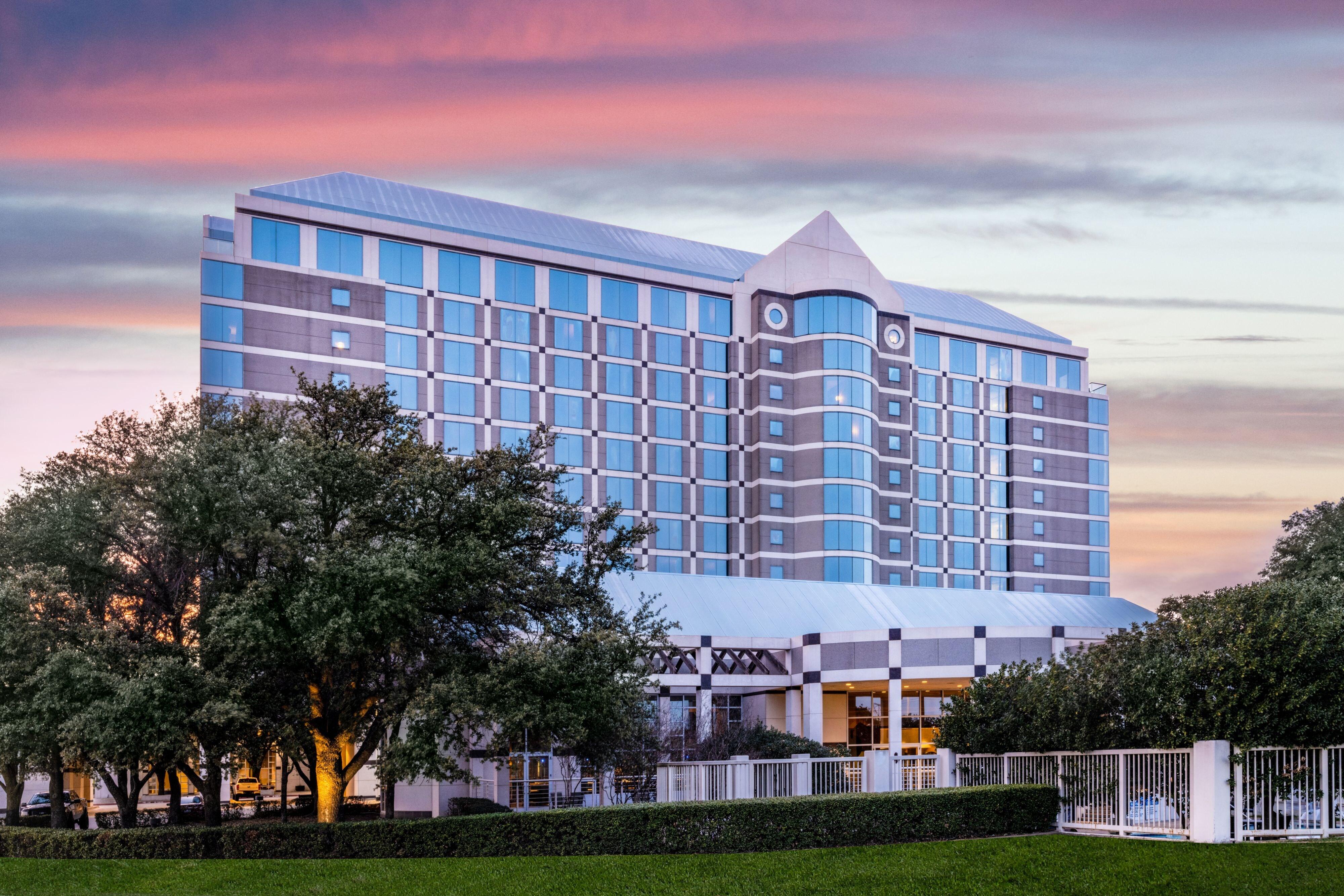 Renaissance Dallas North Hotel Farmers Branch Exterior photo